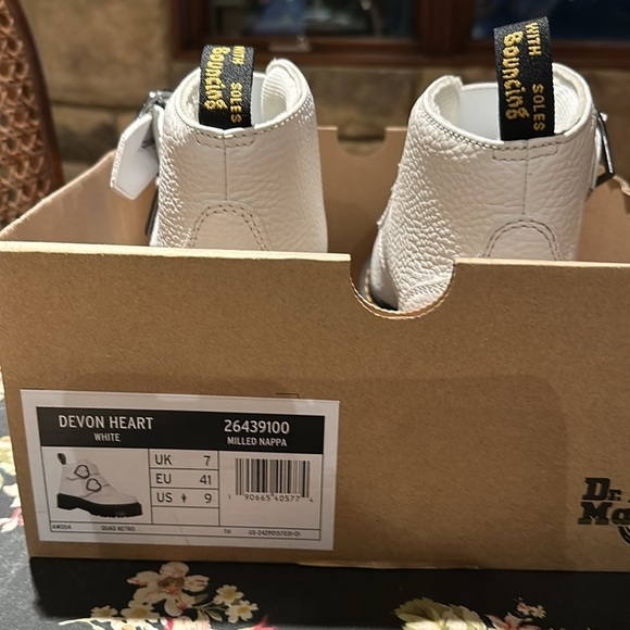 Devon Heart White Love Doc Martens - Picture 2 of 4